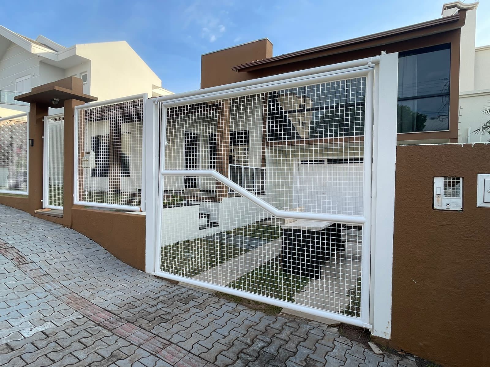 Casa com piscina próximo a APAE.