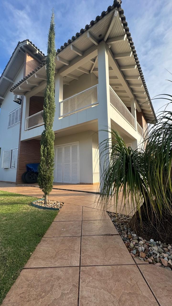 casa com 04 dormitórios + área de festas com piscina aquecida no Vila Roman.