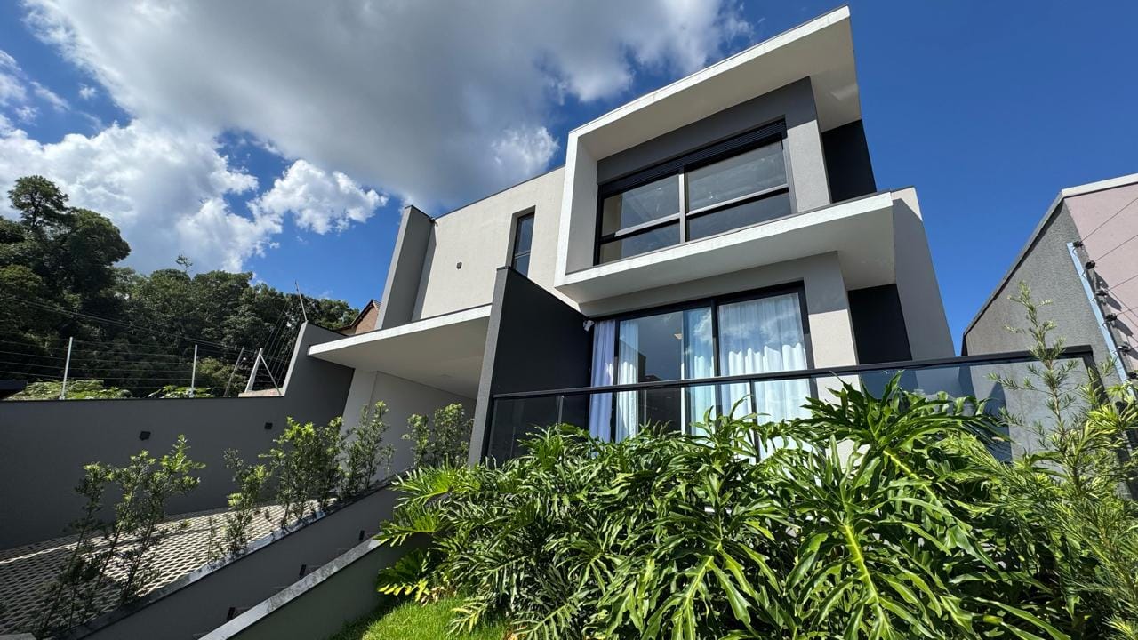 Casa nova 3 suítes + home office