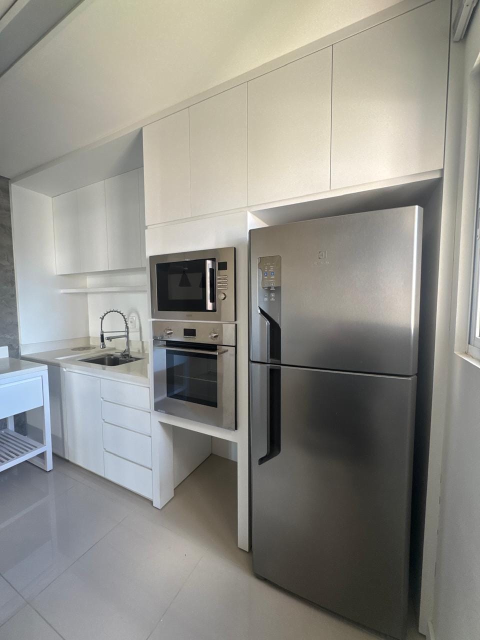 Apartamento mobiliado e equipado próximo a Maple Bear Canadian School.